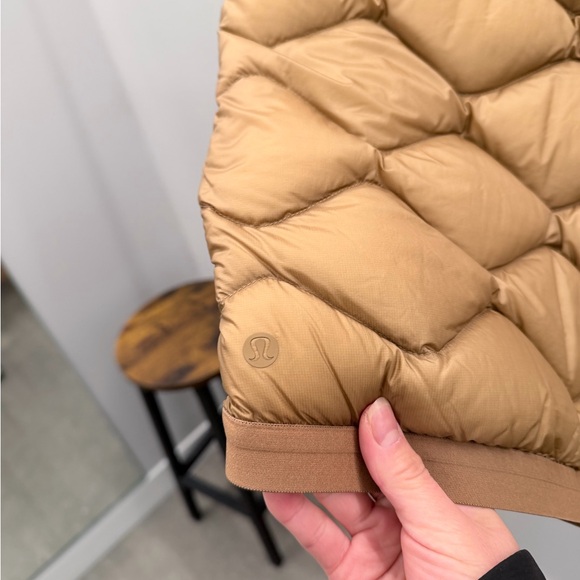 Lululemon Women's Featherweight 900-Down-Fill Quilted Vest size small - Picture 4 of 6
